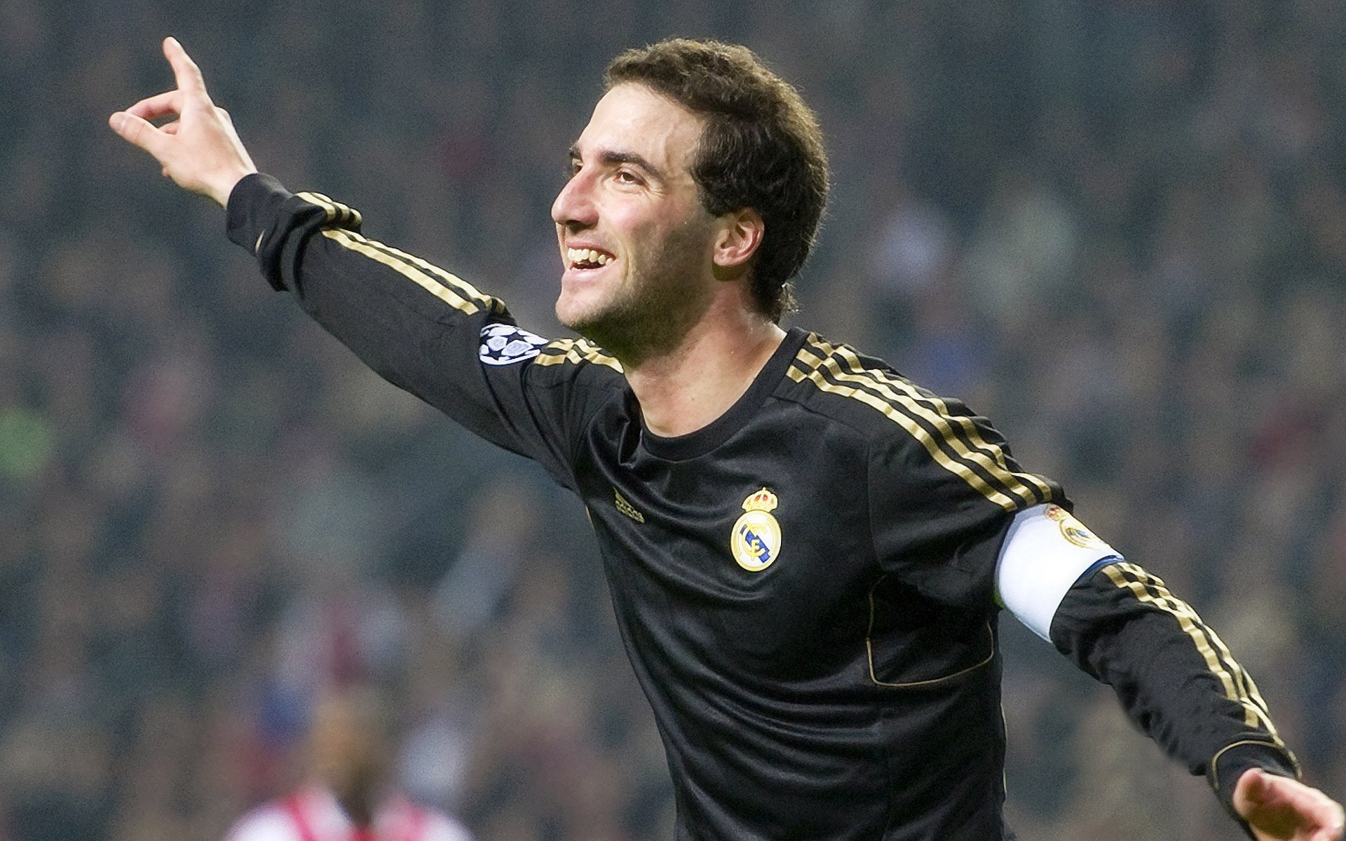 kering.com-“武汉马拉松：全球选手争锋，冠军的悬念渐浓”